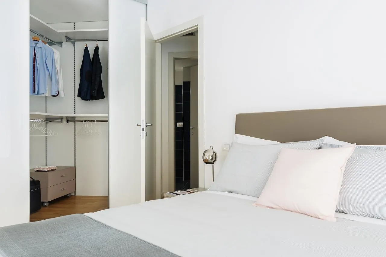 Joivy Sunny 1-Bed Flat With Balcony Apartment Milan