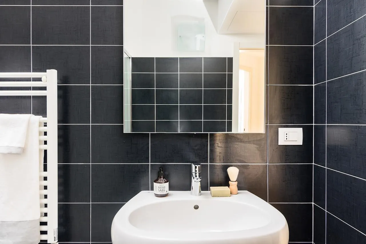 דירות מילאנו Joivy Sunny 1-Bed Flat With Balcony 0*,