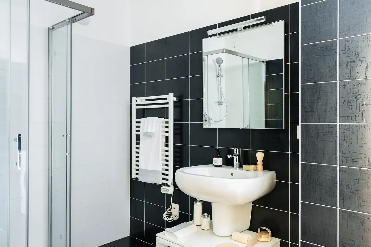 Joivy Sunny 1-Bed Flat With Balcony Lejlighed Milano
