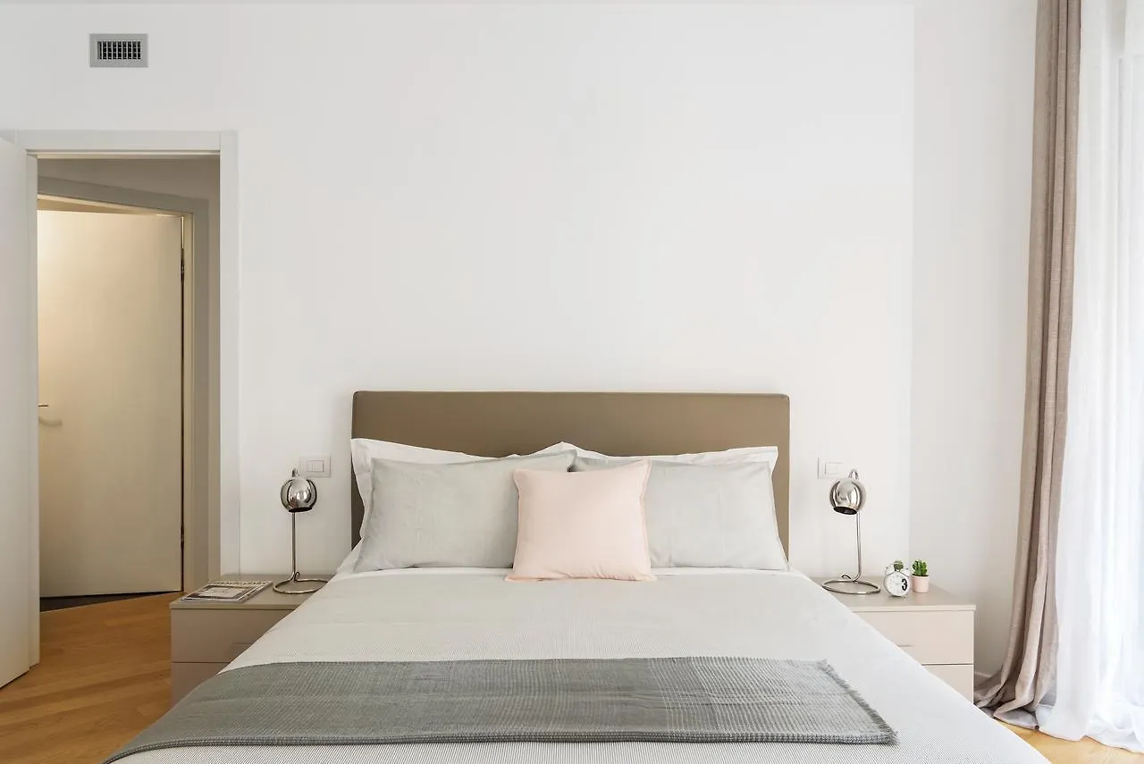 Joivy Sunny 1-Bed Flat With Balcony Lejlighed Milano 0*,  Italien
