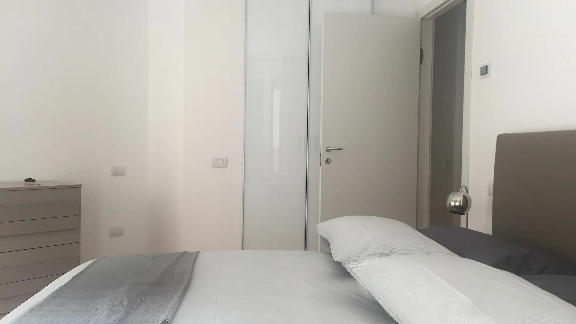 Joivy Sunny 1-Bed Flat With Balcony Lejlighed Milano 0*,  Italien